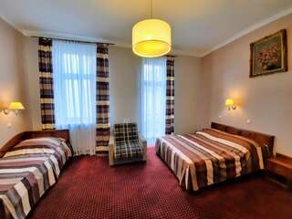 Отель Aneks Hotelu Kazimierz Краков Двухместный номер с двуспальной кроватью и дополнительной кроватью-4