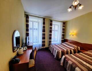 Отель Aneks Hotelu Kazimierz Краков Двухместный номер с двуспальной кроватью и дополнительной кроватью-7