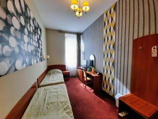 Отель Aneks Hotelu Kazimierz Краков Двухместный номер с 2 отдельными кроватями-5
